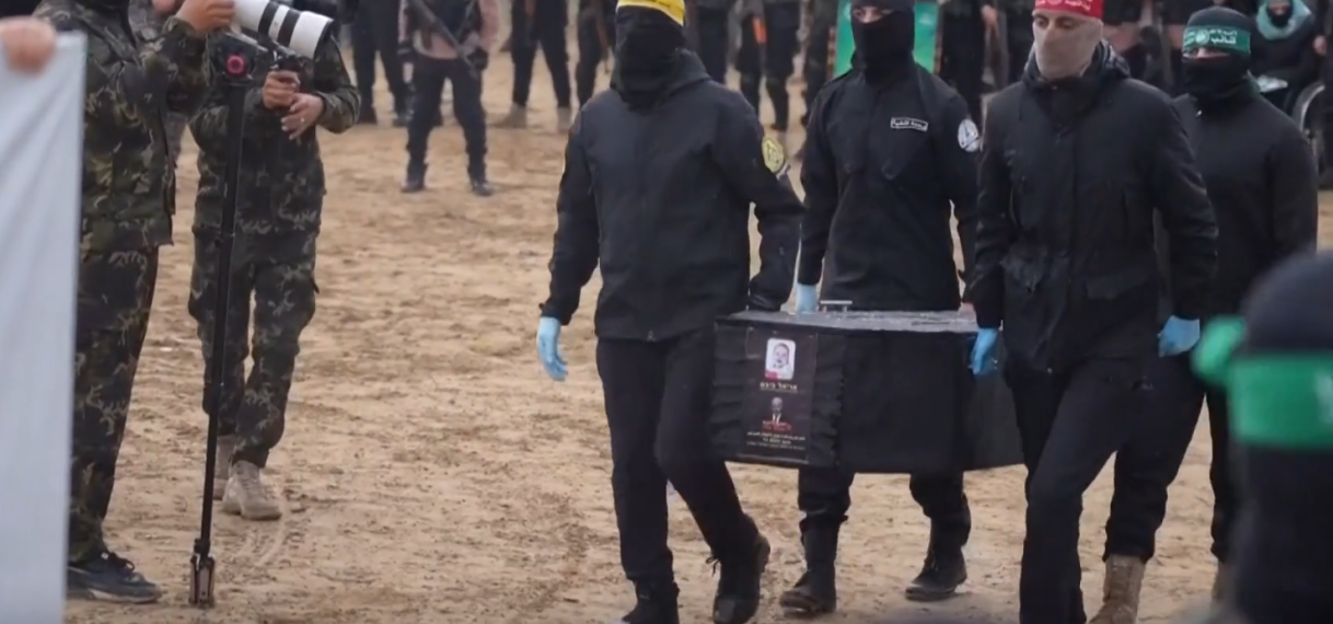 Hamas draagt lichamen gegijzelde Israëliërs over in Gaza