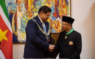 Vertrekkende Indonesische ambassadeur ontvangt hoge onderscheiding