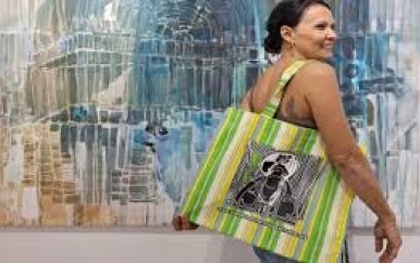 Unieke tas met design van kunstenares Sri Irodikromo