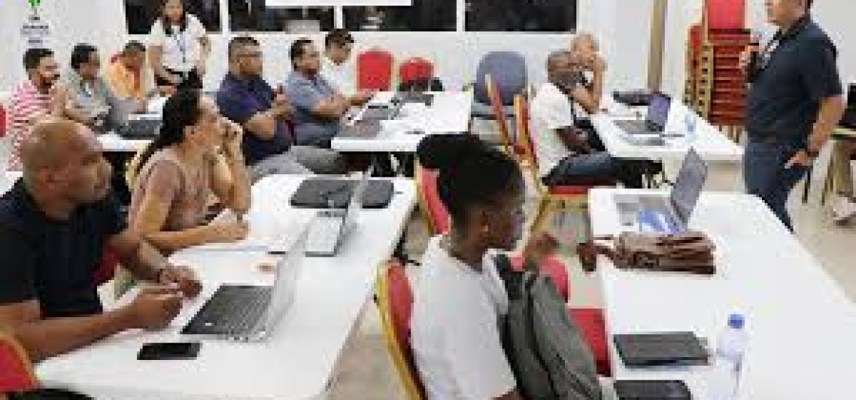 CHS traint politieke organisaties in gebruik digitaal platform