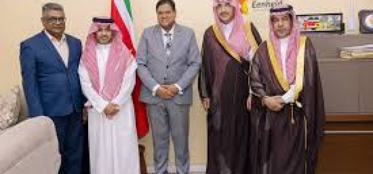 Saudi Fund for Development brengt beleefdheidsbezoek aan president