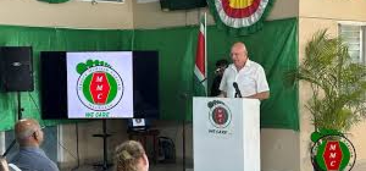 Eerste knieprothese-operatie in MMC markeert historisch moment
