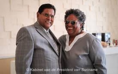 President Santokhi aangekomen in Barbados