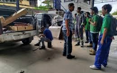 Cursisten SAO Auto Body Repair op educatieve dagtocht naar spuitinrichting Lo Tam Loi