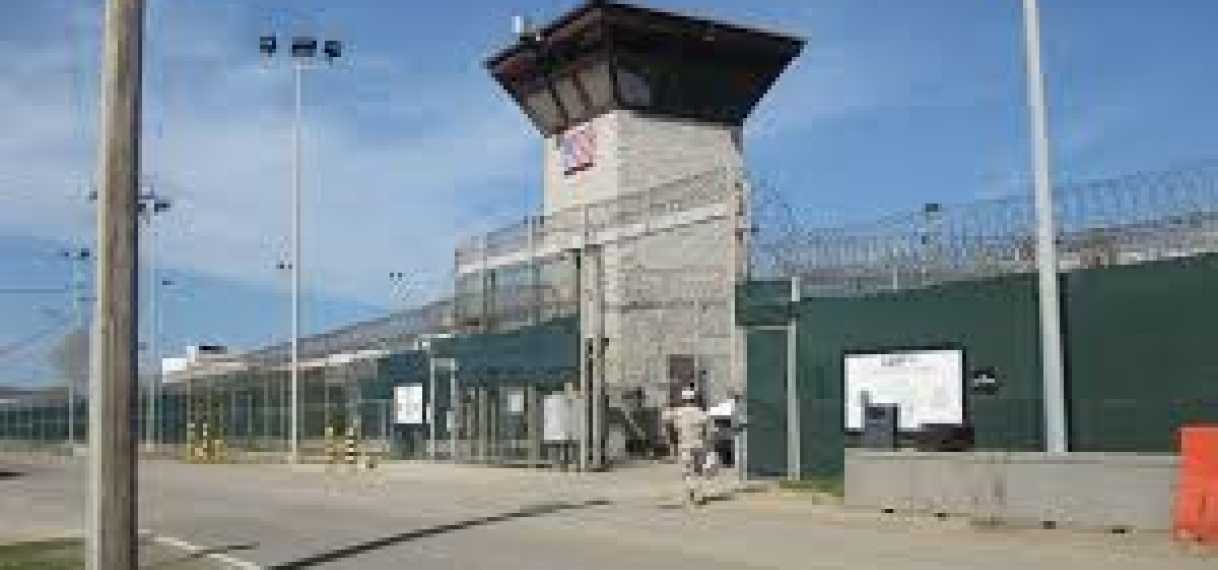 Eerste illegale migranten worden per vliegtuig naar Guantanamo Bay gebracht