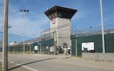 Eerste illegale migranten worden per vliegtuig naar Guantanamo Bay gebracht