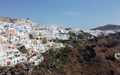 Aardbevingen Santorini nemen af, maar nu liggen aardverschuivingen op de loer
