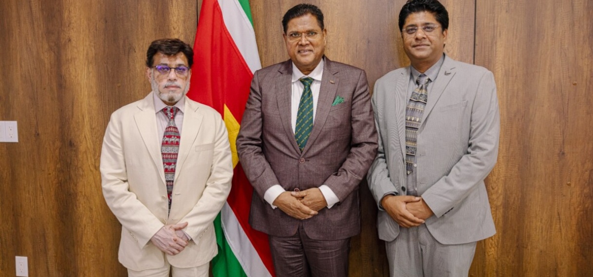 Dubai’s Alpha Power Tech presenteert baanbrekend zonne-energieproject aan president Santokhi