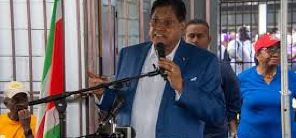 President Santokhi geeft startsein 60ste Avondvierdaagse