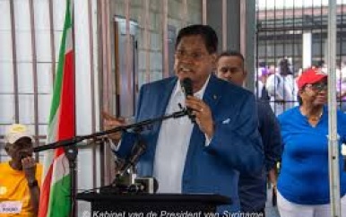 President Santokhi geeft startsein 60ste Avondvierdaagse