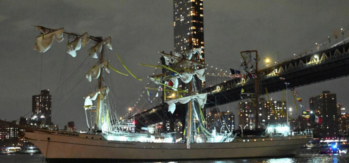 Sail ‘diep geraakt’ door ongeluk Brooklyn Bridge, Mexicaans schip zou naar Amsterdam komen