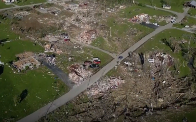 UPDATE: Dronebeelden laten ravage in VS zien na tornado’s