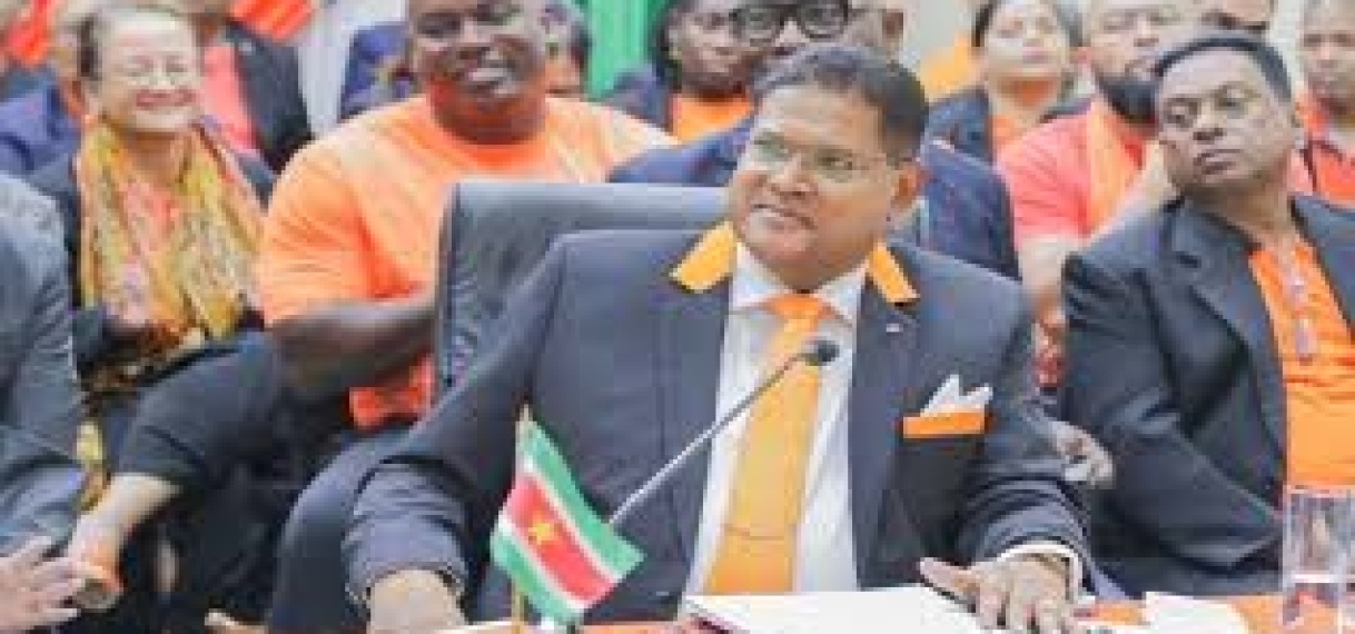Santokhi wil Suriname nu op eigen kracht leiden