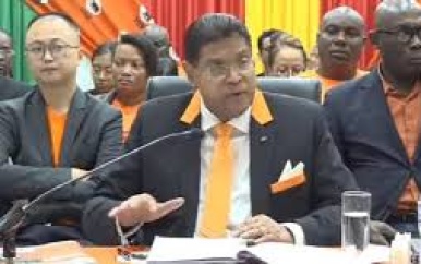 Santokhi brengt alle parastatale bedrijven onder een ministerie