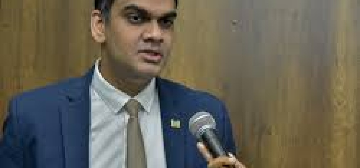 Minister Ramadhin: Vertraging salarissen PCS door complexe financiële situatie, oplossing in zicht