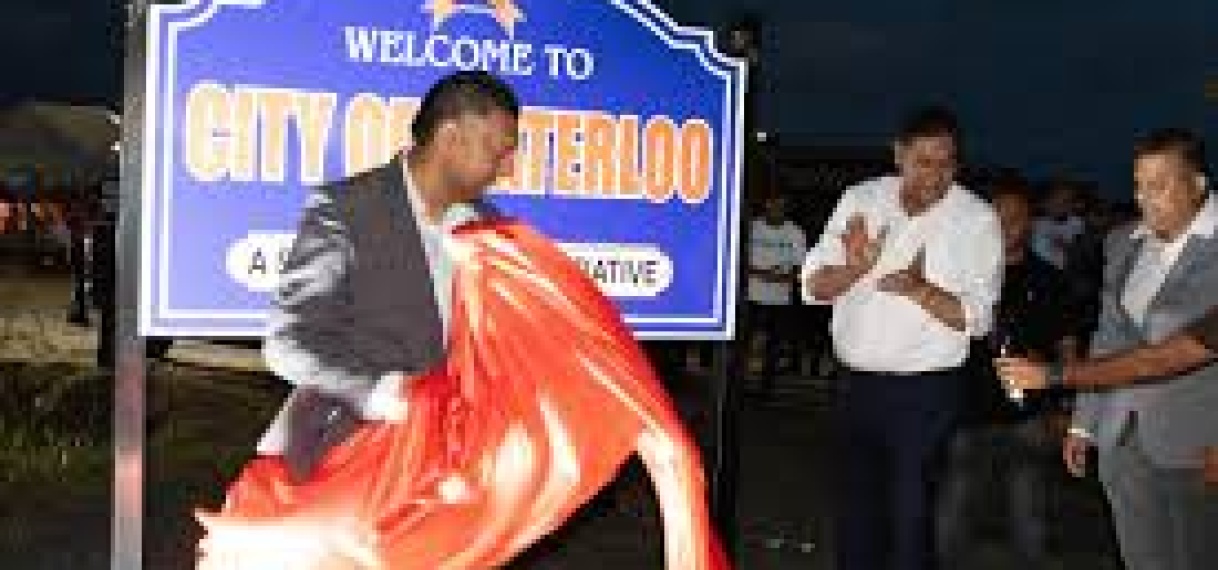 President Santokhi verricht officiële opening woningbouwproject ‘City of Waterloo’