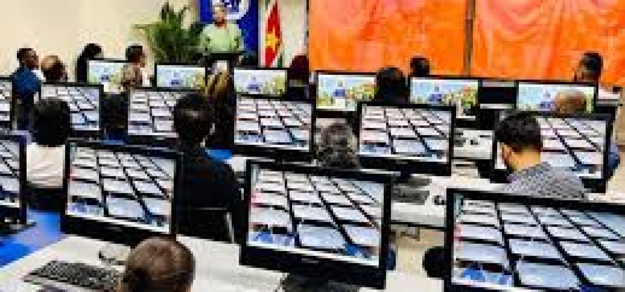 De Anton de Kom Universiteit lanceert innovatieprojecten hoger onderwijs