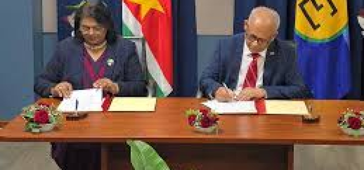 Minister Ramdin draagt formeel werkzaamheden over aan minister Mathoera