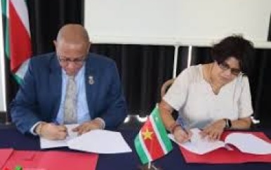 AWJ en ACT tekenen samenwerkingsovereenkomst voor trainingen in Inheemse en Tribale gemeenschappen