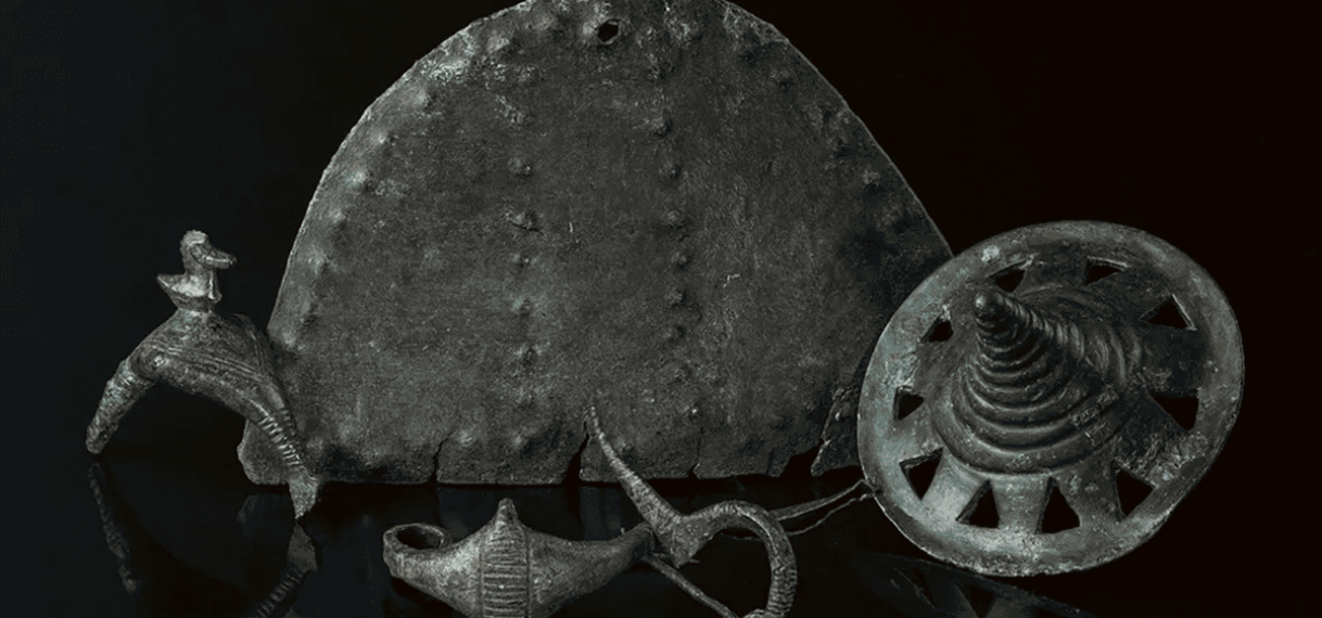 Archeologen vinden 3.000 jaar oude metalen schat op heuveltop in Hongarije