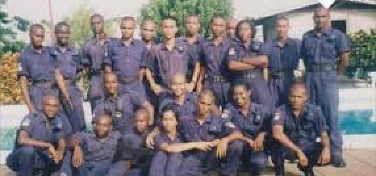 Korps Politie Suriname feliciteert lichting 16 MEI 1998