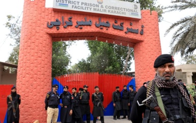 Meer dan honderd gedetineerden ontsnapt uit gevangenis in Pakistan