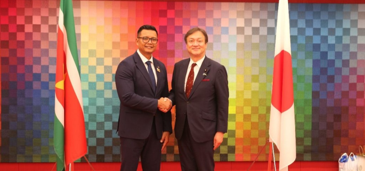 Minister Dasai bezoekt landenpaviljoens op Expo 2025 in Japan