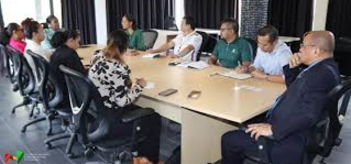 Minister Mac Andrew bespreekt werkvergunning procedure met PETRONAS/Ramps delegatie