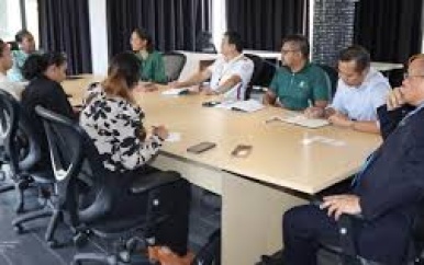 Minister Mac Andrew bespreekt werkvergunning procedure met PETRONAS/Ramps delegatie