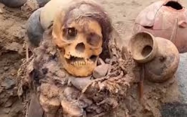 Bouwers vinden duizend jaar oude mummie tijdens graafwerk in Peru