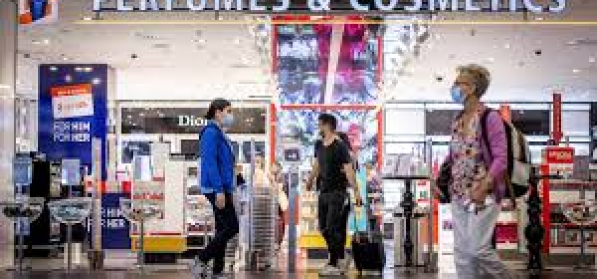 Schiphol haalt misleidende prijskaartjes bij parfums weg uit winkels