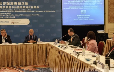 Minister Nurmohamed presenteert Surinames infrastructuurambities in China