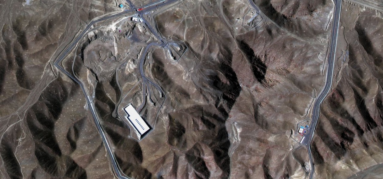 Iran deelt beelden van rook na bombardement op nucleair complex