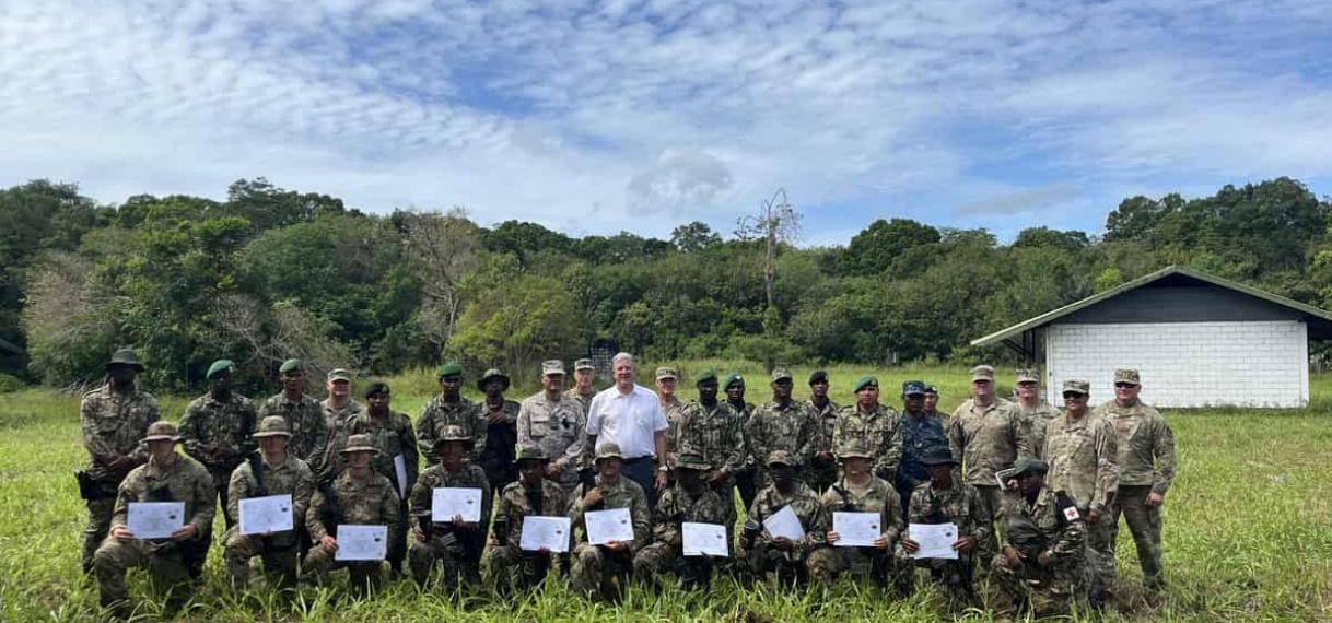 Surinaamse en Amerikaanse militairen bundelen krachten tijdens eerste gezamenlijke jungletraining