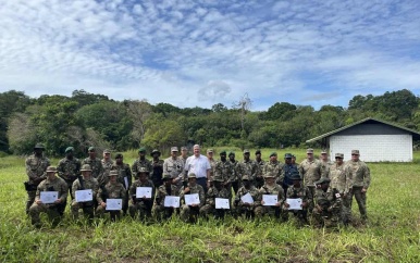 Surinaamse en Amerikaanse militairen bundelen krachten tijdens eerste gezamenlijke jungletraining