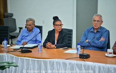 Vereniging Radio- en Televisiebedrijven Suriname bespreekt knelpunten met regering
