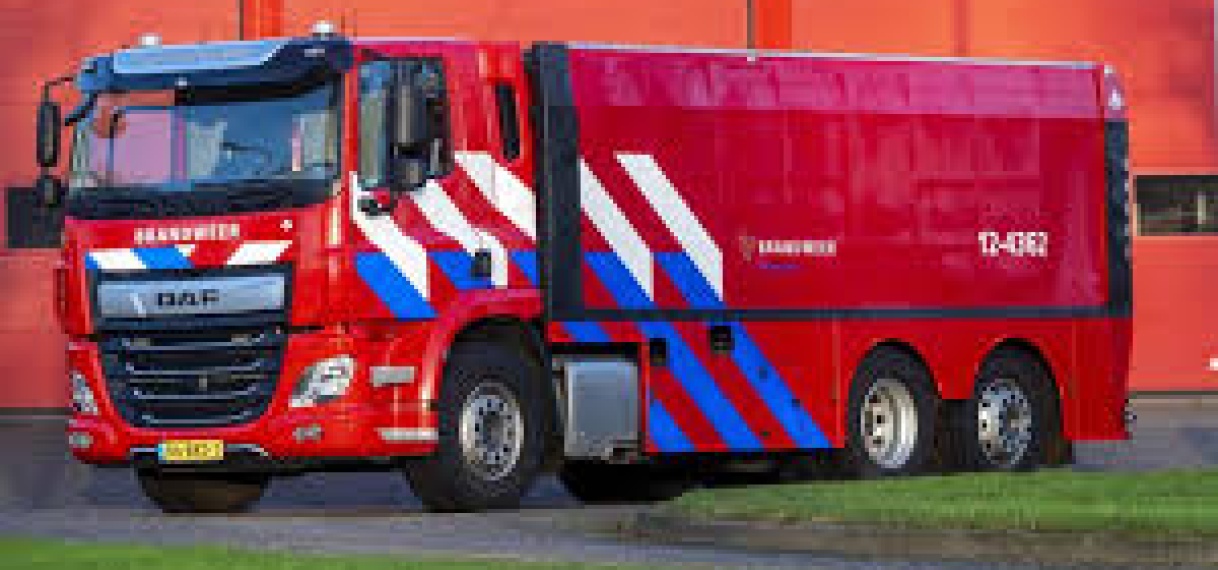 Grote brand in zwembad op vakantiepark Domburg, pand dreigt in te storten
