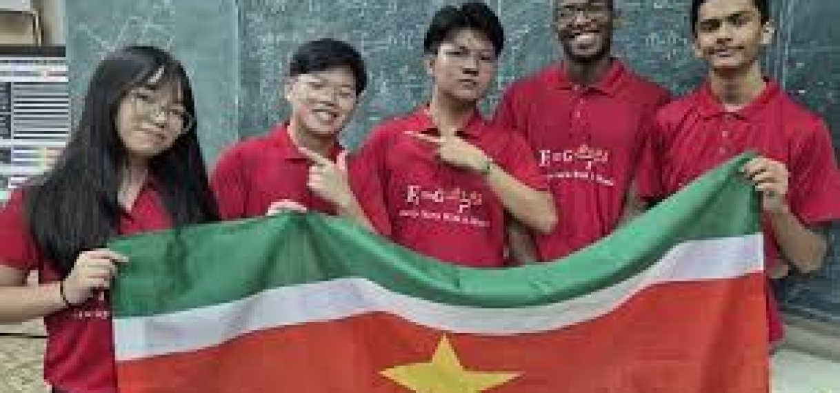 Suriname participeert aan de Internationale Natuurkunde Olympiade in Parijs