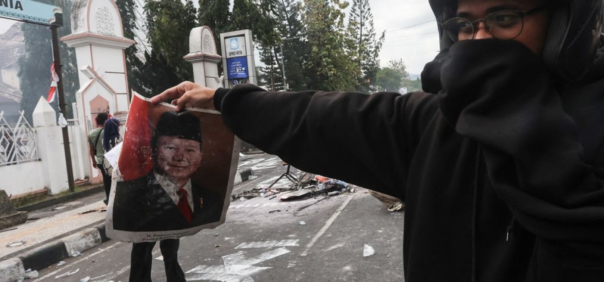 President Indonesië zegt buitenlandreis af vanwege onrust