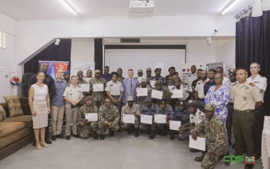 Militairen en politieagenten sluiten training Frans en Haitiaans-Creools succesvol af