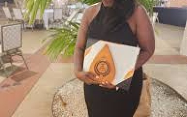 Surinaamse journalist Valerie Fris ontvangt Caribische onderscheiding voor onderzoekswerk over mensenhandel