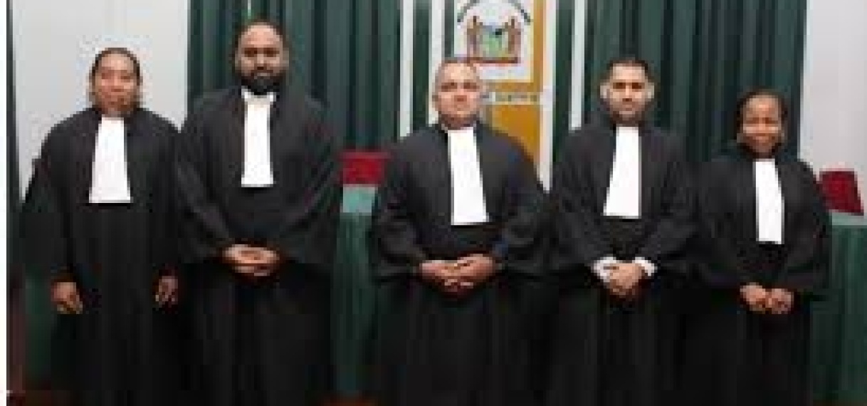 Vijf advocaten en kandidaat-notaris beëdigd bij Hof van Justitie