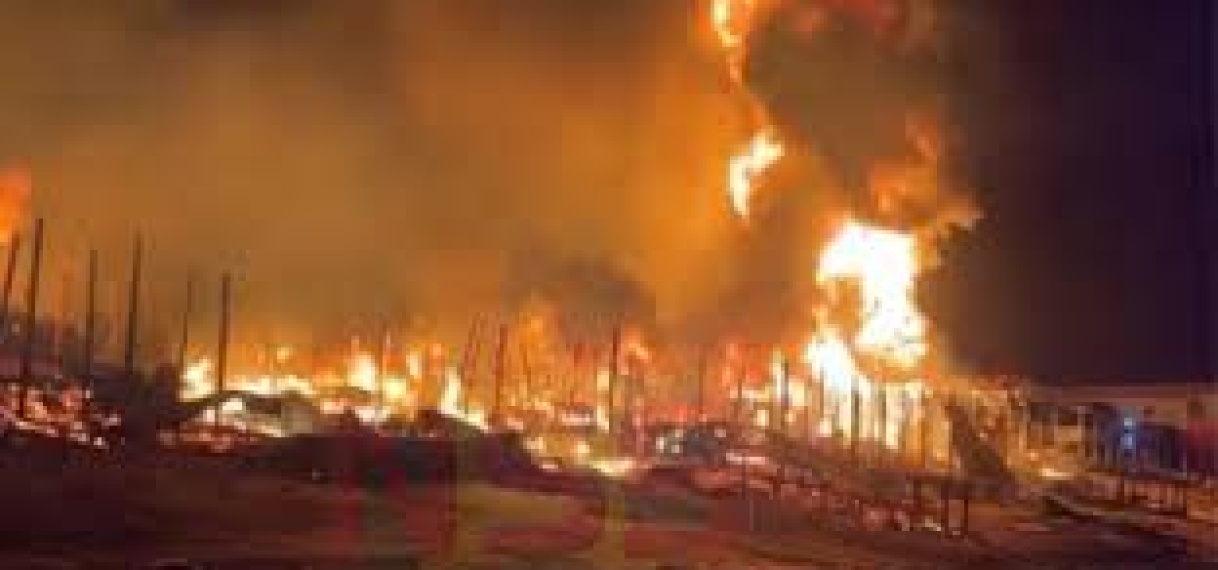 Opnieuw grote brand in Antonio do Brinco; vijf panden getroffen