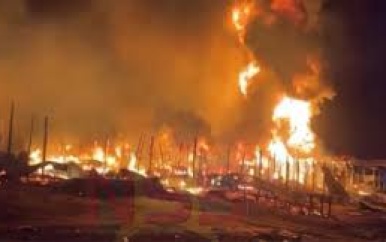 Opnieuw grote brand in Antonio do Brinco; vijf panden getroffen