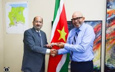 Spaans taalonderwijs in Suriname krijgt internationale steun