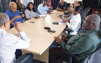 Kennismakingsontmoeting tussen Onderminister VWA en RAVAKSUR