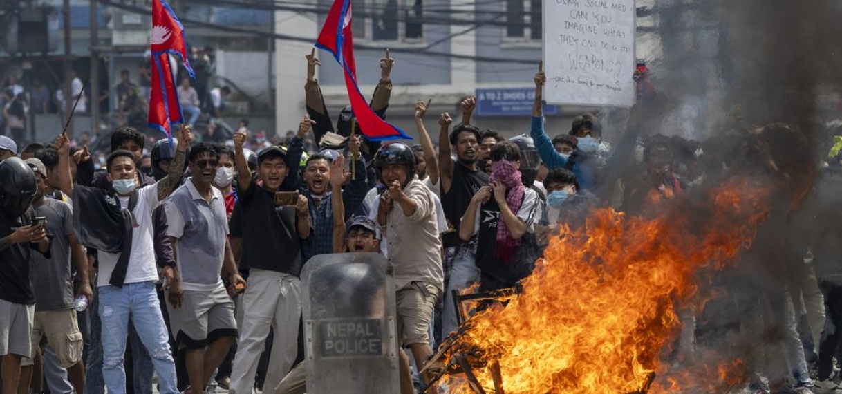Politie opent het vuur bij protest in Nepal, zeker veertien doden gemeld