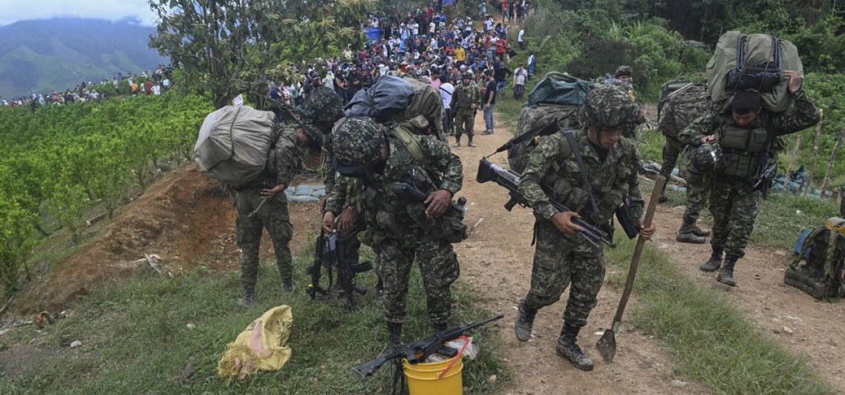 Tientallen soldaten ontvoerd door menigte in Colombia