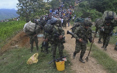 Tientallen soldaten ontvoerd door menigte in Colombia