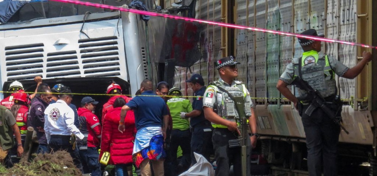 Zeker tien doden na botsing tussen vrachttrein en bus in Mexico